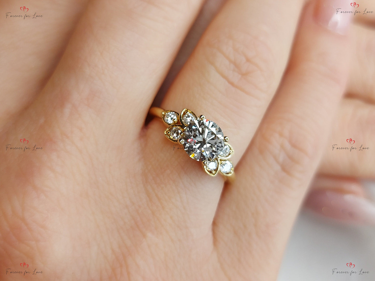 1 Karat IGI zertifizierter runder dreisteiniger Verlobungsring aus Labordiamanten Round cut Moissanite engagement ring in Gold or Platinum — custom handcrafted by Forever For Love