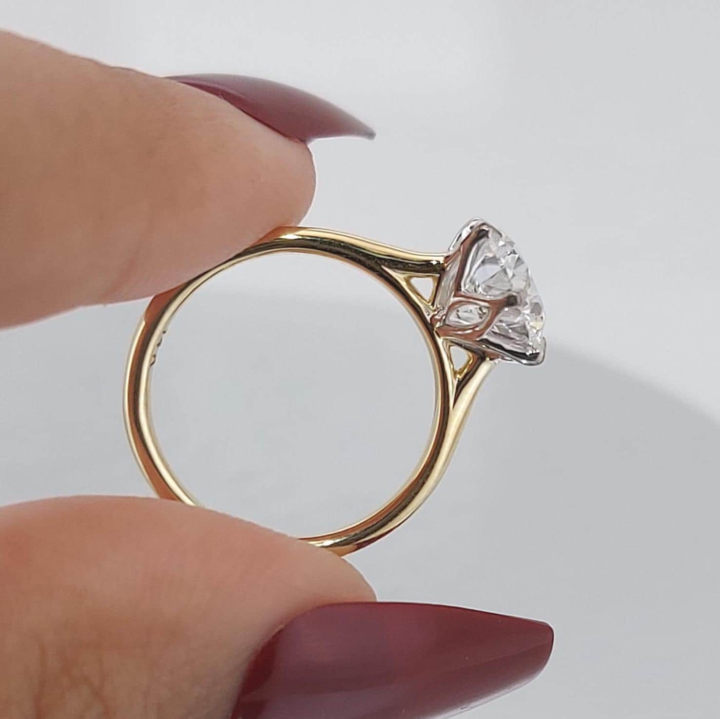 1.5 Ct IGI Certified Round Diamond Engagement Ring