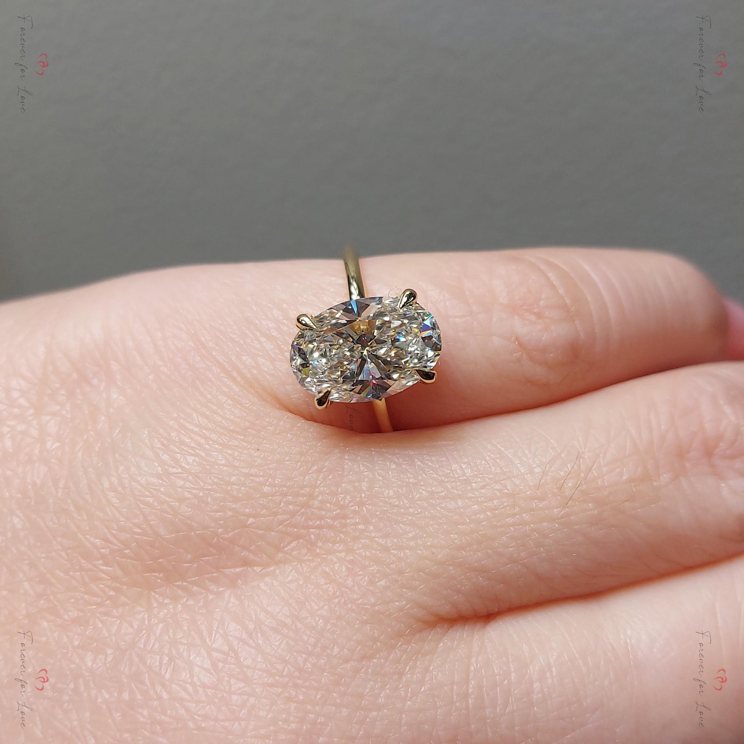 Solitärring mit ovalem Labor-Diamant, 4,5 ct, D VVS2 Oval cut Moissanite engagement ring in 935 Argentium Silber — custom handcrafted by Forever For Love