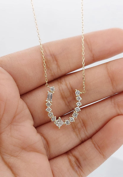 Collier fer à cheval porte-bonheur, cadeau pour les passionnés de chevaux | Pendentif délicat en or ou en argent | Breloque porte-bonheur personnalisée | Cadeau de remise de diplôme ou d'anniversaire