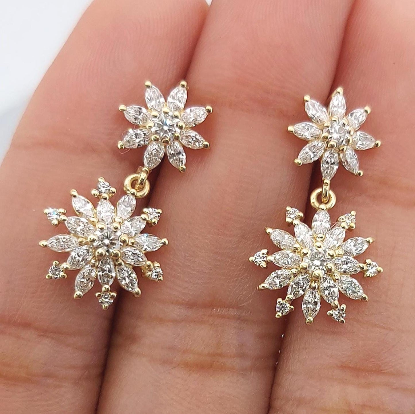 1,5 TCW Marquise- und Rundschliff-Diamant-Ohrhänger, Labordiamant-Ohrhänger, Diamant-Ohrringe für Damen und Mädchen, perfektes Geschenk Moissanite engagement ring in Gold or Platinum — custom handcrafted by Forever For Love