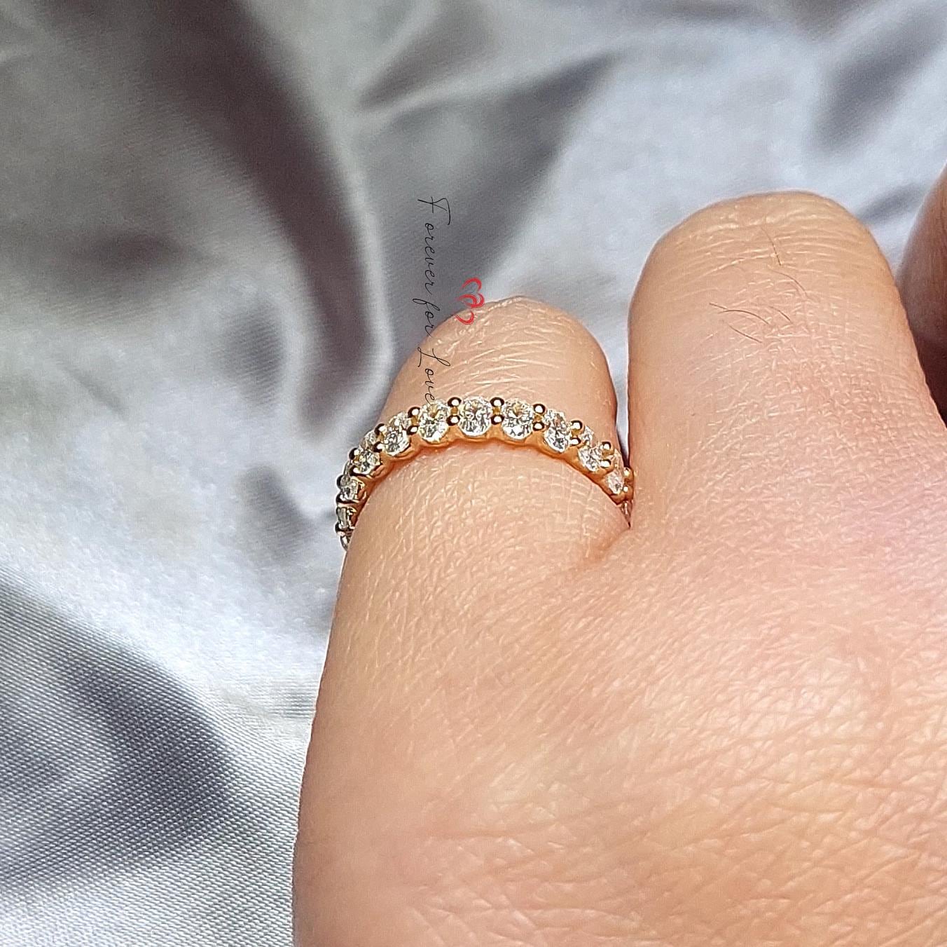 Alliance éternité complète avec diamants de laboratoire ovales Oval cut Moissanite taille brillant engagement ring in Gold or Platinum — custom handcrafted by Forever For Love