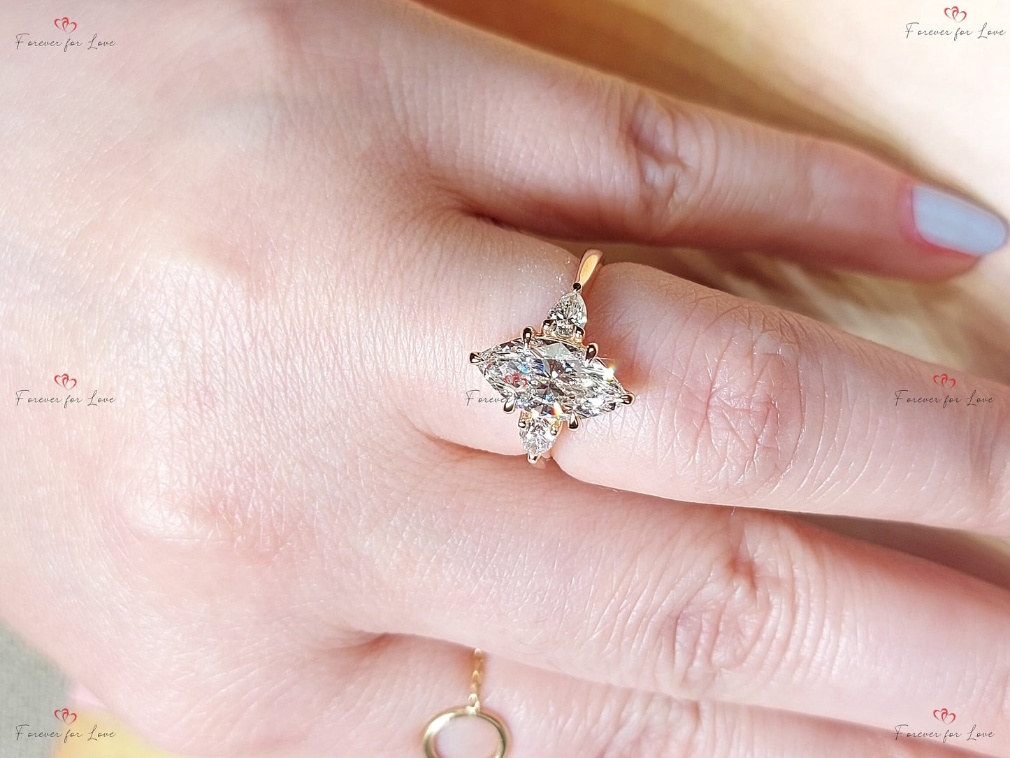 Bague de Fiançailles 2 Ct en Diamant de Laboratoire Taille Marquise Certifié IGI avec Accents Marquise cut 1Ct Moissanite taille brillant engagement ring in Gold or Platinum — custom handcrafted by Forever For Love