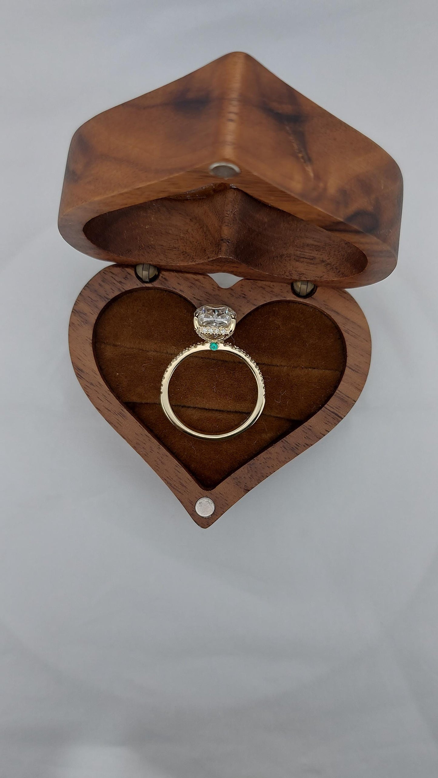 Verlobungsring mit Kissen-Moissanit und verstecktem Halo Cushion cut Moissanite engagement ring in 935 Argentium Silber — custom handcrafted by Forever For Love