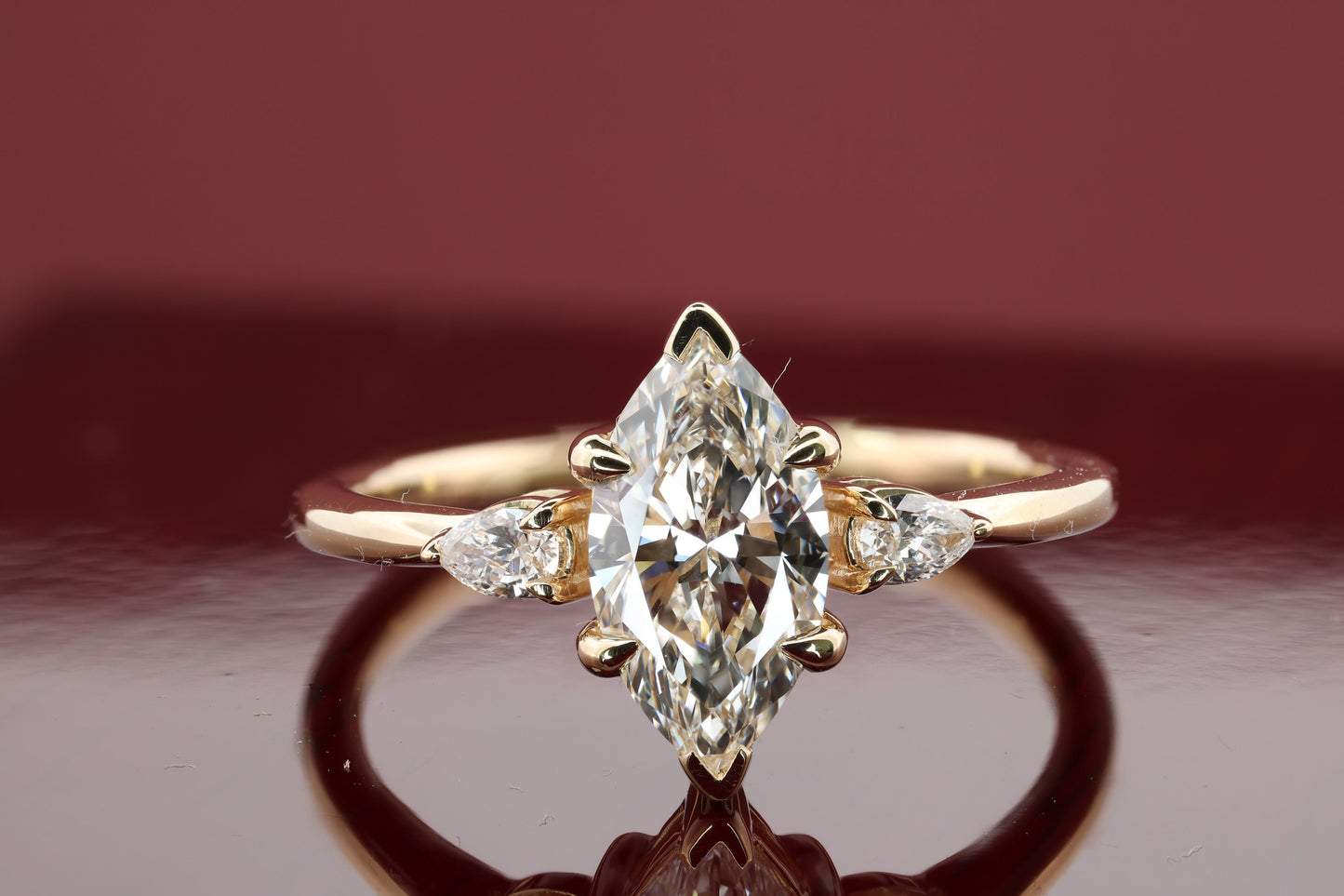 1,5 Karat Marquise Labordiamantband Marquise cut Moissanite engagement ring in 935er Argentium Silber — custom handcrafted by Forever For Love