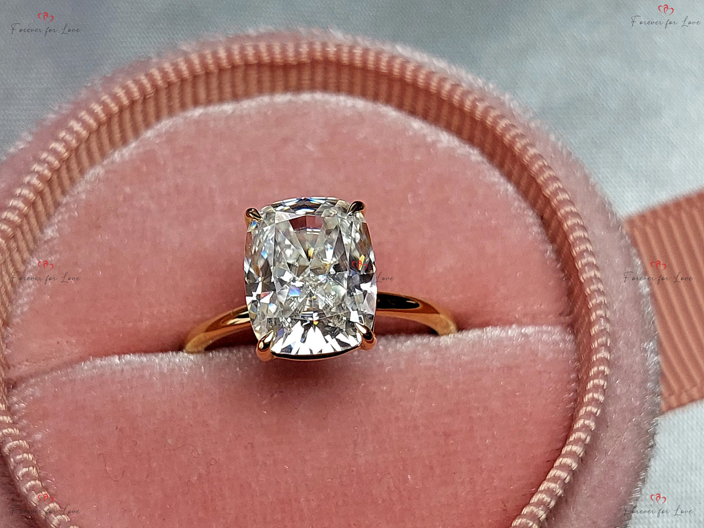Verlobungsring mit Kissen-Moissanit und verborgenem Halo Cushion cut Moissanite engagement ring in 935 Argentium Silber — custom handcrafted by Forever For Love
