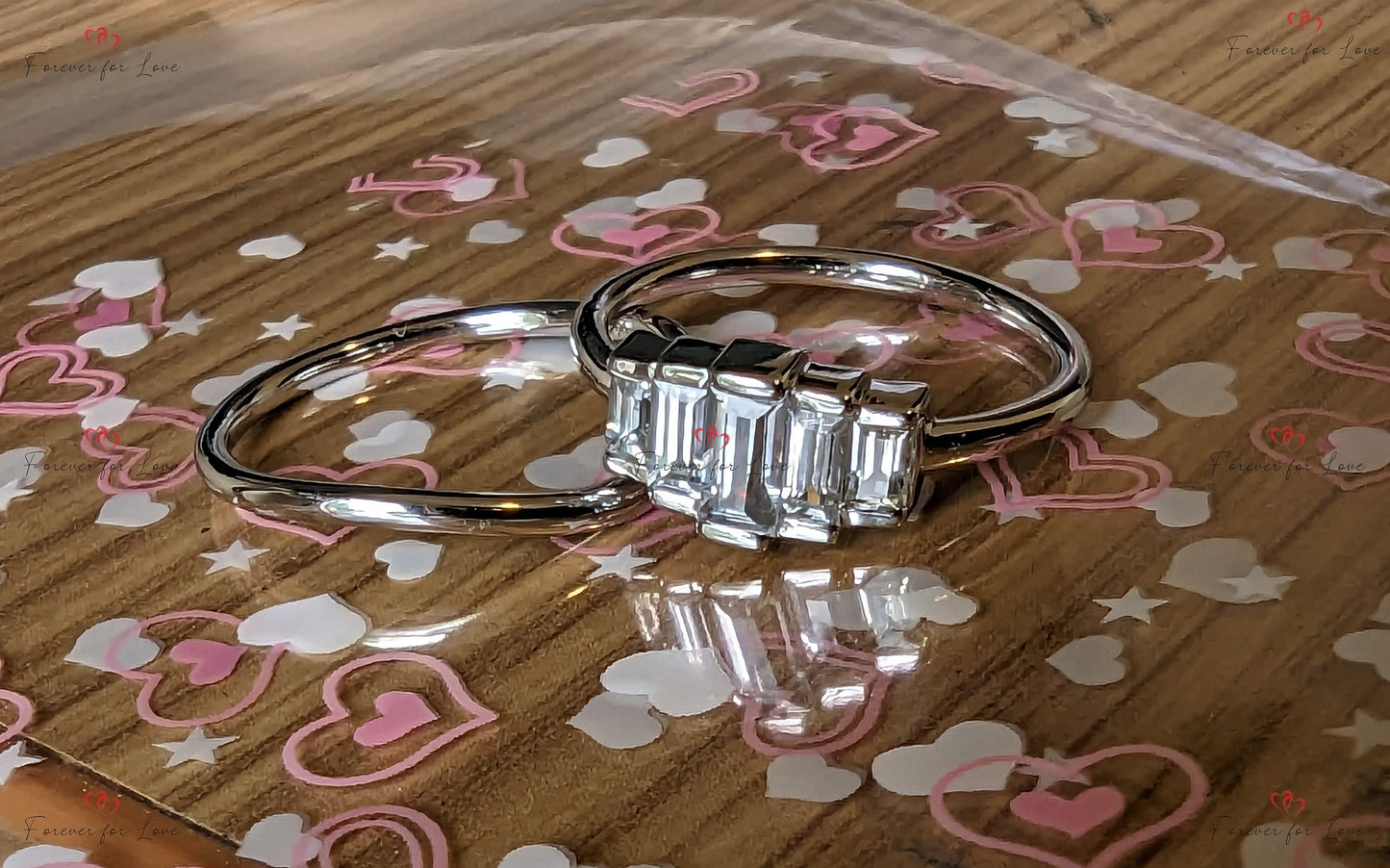 Baguette-Verlobungsring mit natürlichen Diamanten und Saphiren im Dreistein-Design Baguette cut Moissanite engagement ring in 935 Argentium Silber — custom handcrafted by Forever For Love