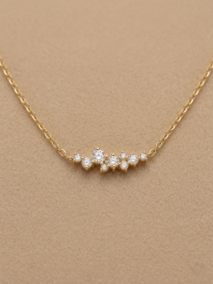 Collier grappe de diamants délicats, Pendentif rond incurvé en or 14 carats, Collier minimaliste en diamant, Bijoux de mariage, Cadeau de bijoux fins du quotidien