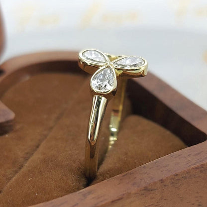 Pear Lab Diamond Ring