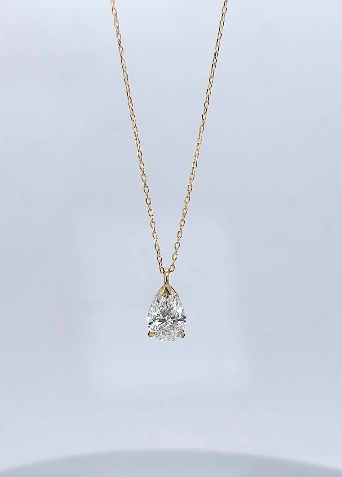 1,25 Karat tropfenförmige Labordiamantkette, Solitär-Diamantkette, Massivgoldschmuck, Laborgezüchteter Diamant, Geschenk für sie Moissanite engagement ring in Gold or Platinum — custom handcrafted by Forever For Love