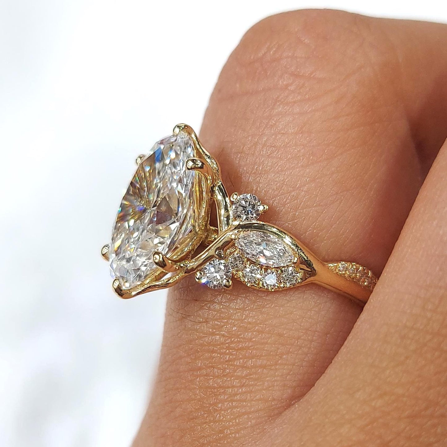 3.3ct Naturinspirierter E, VVS2, IGI-zertifizierter ovaler Diamant-Verlobungsring, Naturinspiriertes Design, Ehering, Perfektes Hochzeitsgeschenk Oval cut Moissanite engagement ring in 935 Argentium Silber — custom handcrafted by Forever For Love