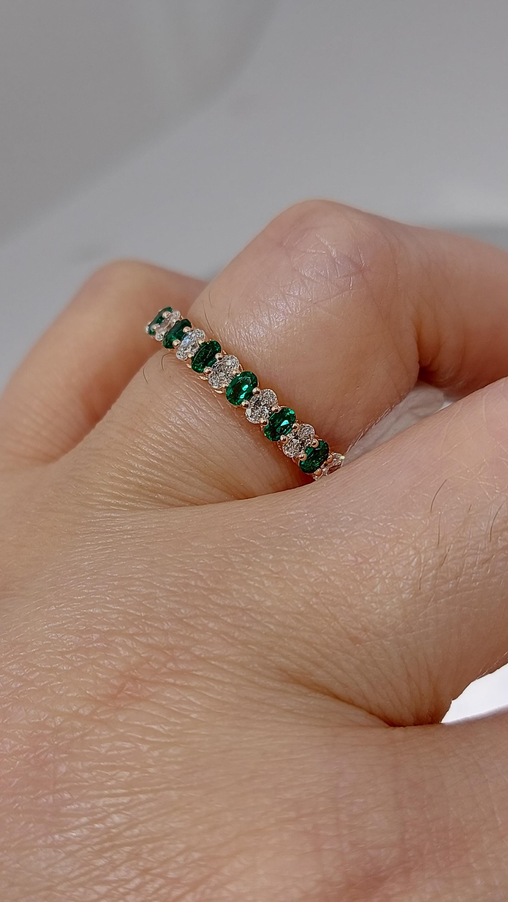 Oval Diamond, Emerald Half Eternity Band