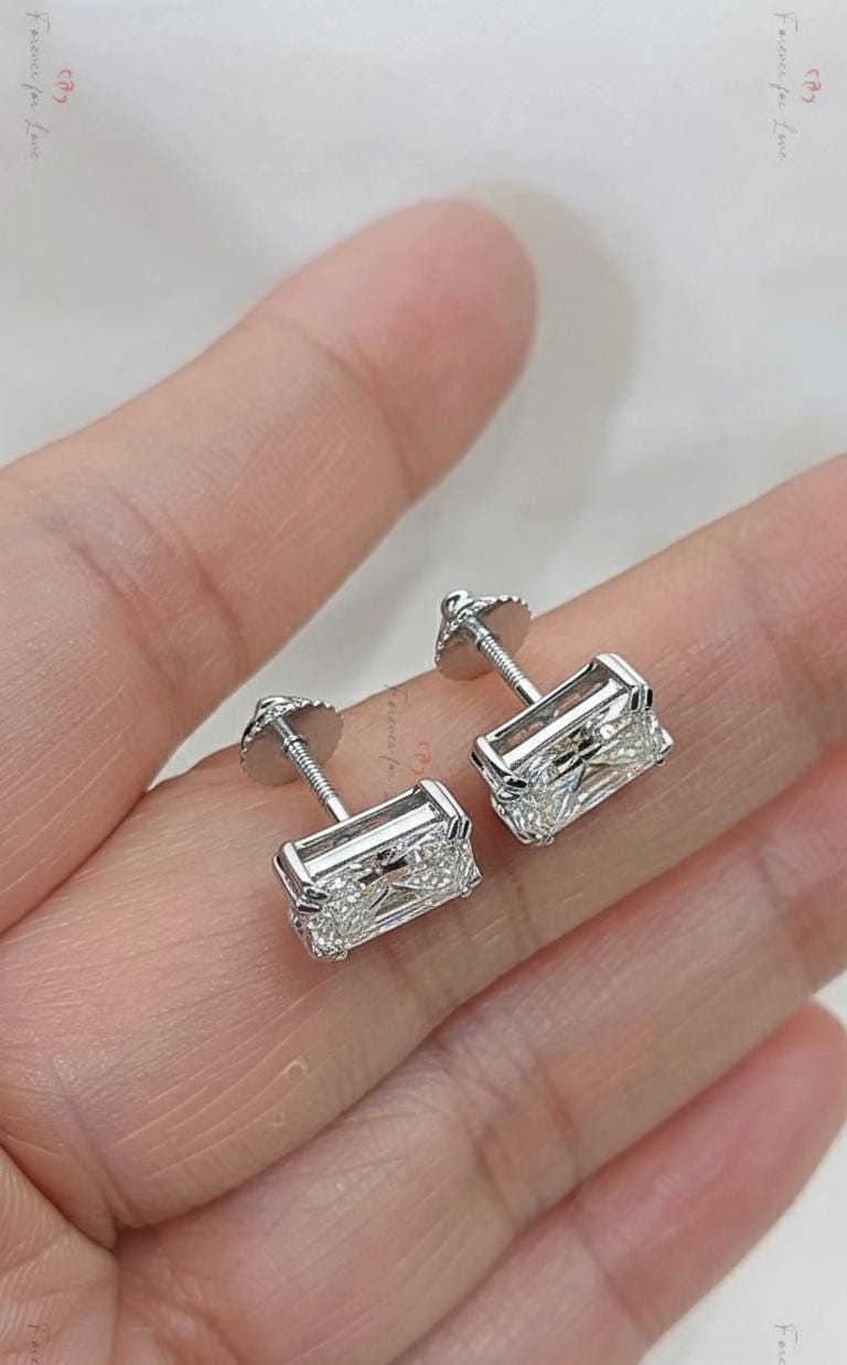 4 Karat Radiant Cut Lab Grown Diamantohrstecker: 14K Weißgold Moissanite engagement ring in Gold or Platinum — custom handcrafted by Forever For Love