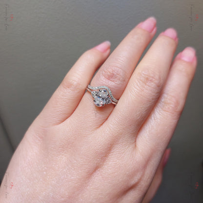 Oval Moissanite Engagement Ring