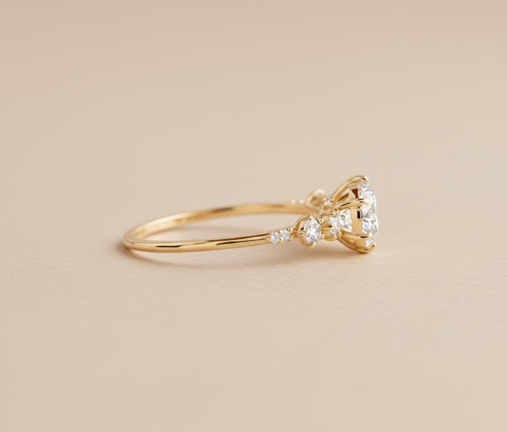 Bague de fiançailles avec diamant de synthèse rond Round cut 1Ct Moissanite taille brillant engagement ring in Gold or Platinum — custom handcrafted by Forever For Love