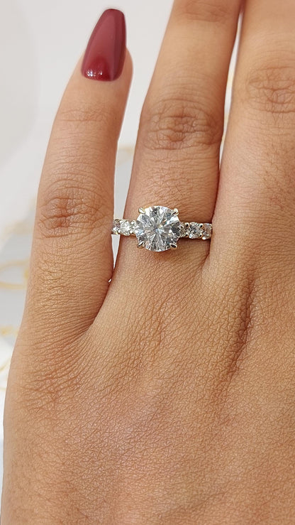 2.5 Ct Round Moissanite Engagement Ring