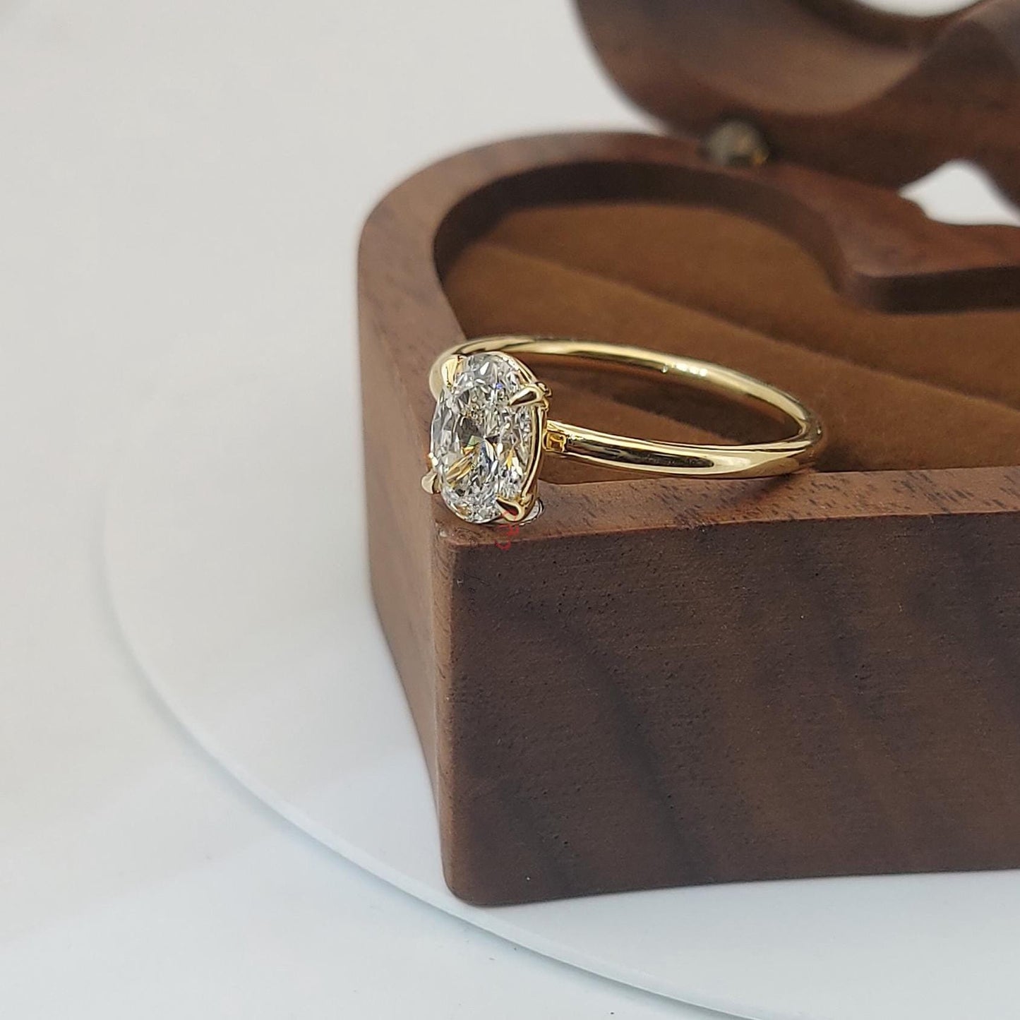 Bague de Fiançailles Solitaire Ovale en Diamant de Laboratoire 1 Ct D VVS2 Oval cut 1Ct Moissanite taille brillant engagement ring in Gold or Platinum — custom handcrafted by Forever For Love