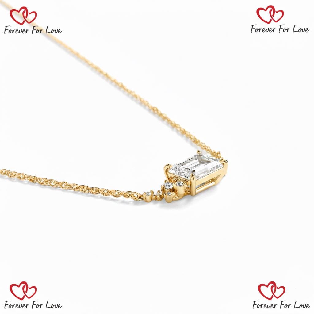 Pendentif solitaire avec chaîne en or jaune 14 carats, diamant de laboratoire, taille émeraude, 2 carats, couleur E/pureté VVS2, certifié IGI. Le cadeau parfait Moissanite engagement ring in Gold or Platinum — custom handcrafted by Forever For Love