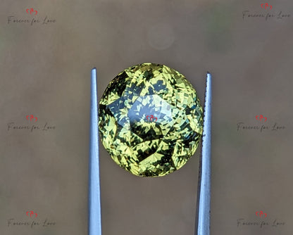 Ein natürlicher, wunderschöner, unbehandelter, riesiger, grüner Ceylon-Chrysoberyll mit einem dominanten Gelbgrün, personalisiertes Schmuckgeschenk für sie