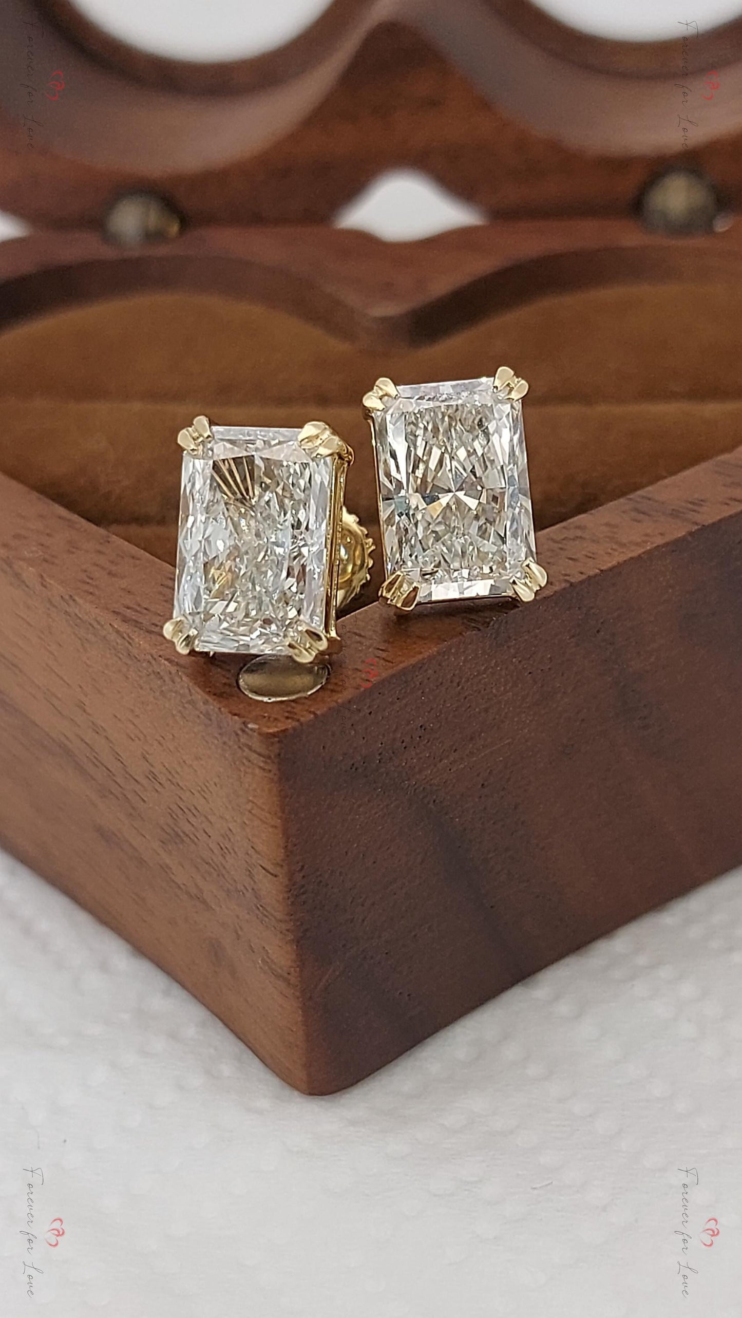 4 Karat Radiant-Schliff Laborgezüchtete Diamantohrstecker: 14K Gelbgold Moissanite engagement ring in Gold or Platinum — custom handcrafted by Forever For Love