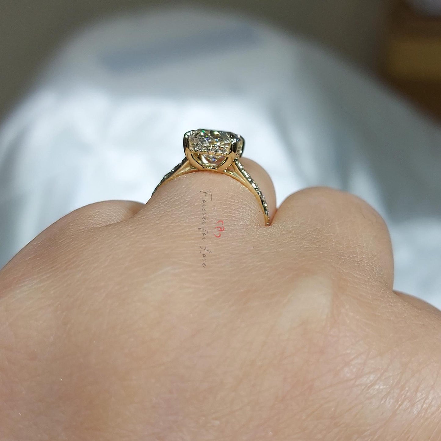 Ensemble Bague de Fiançailles et Alliance avec Diamant Ovale de Laboratoire 3 Carats Oval cut 1Ct Moissanite taille brillant engagement ring in Gold or Platinum — custom handcrafted by Forever For Love