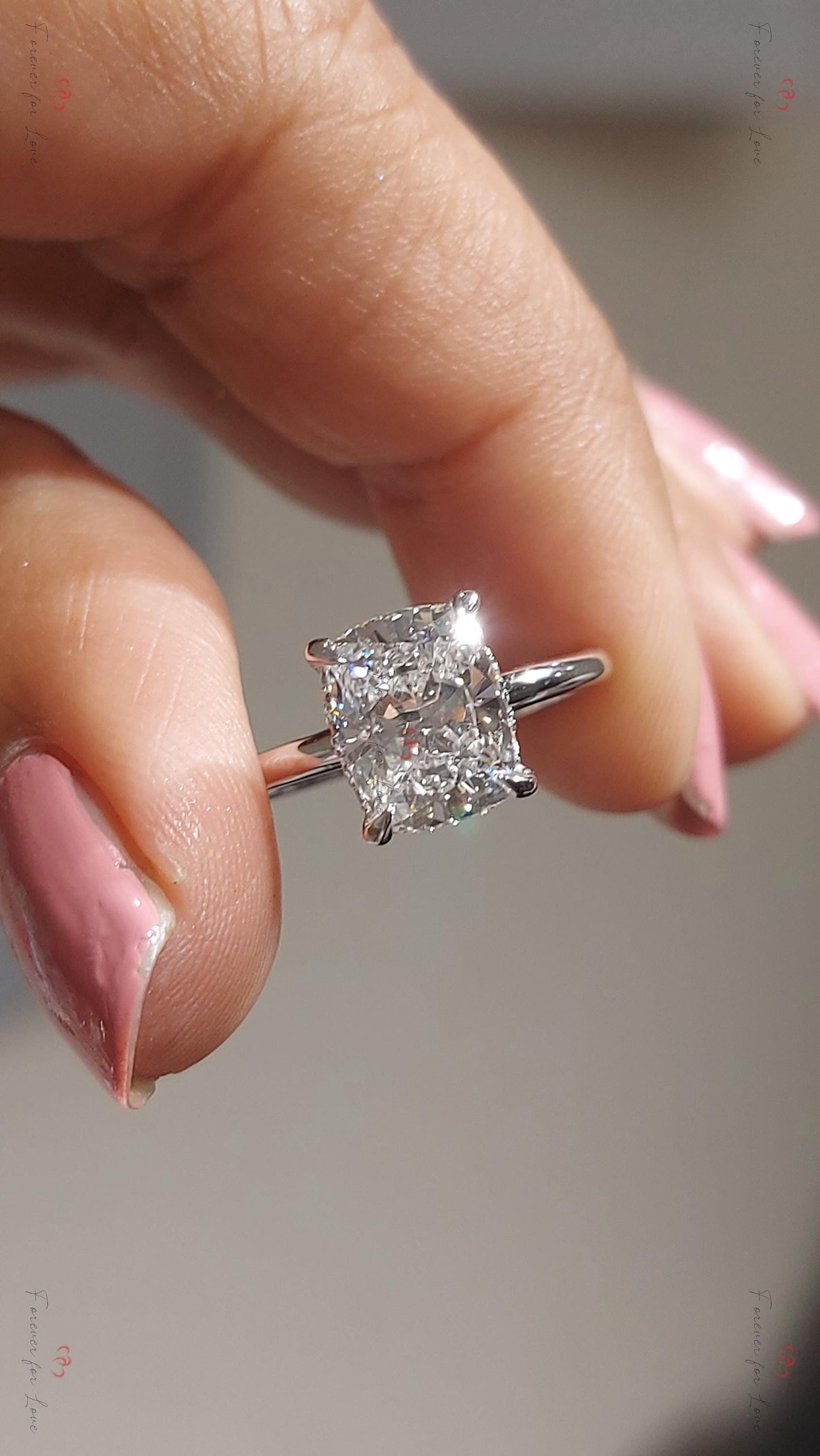 2 Karat IGI-zertifizierter Kissen-Labor-Diamant-Platinring Cushion cut Moissanite engagement ring in 935 Argentium Silber — custom handcrafted by Forever For Love