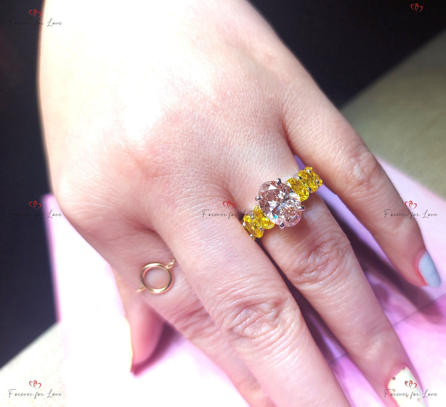 Bague de Fiançailles Ovale en Diamant de Laboratoire Certifié IGI de 6 carats Oval cut 1Ct Moissanite Taille Brillant engagement ring in Gold or Platinum — custom handcrafted by Forever For Love