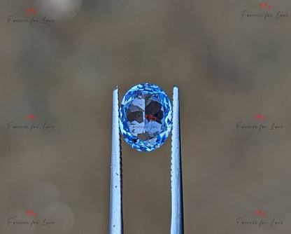 1,18 Karat unbehandelter, unbeheizter Pastellblauer Saphir Oval. Ein natürlicher, eleganter, unbeheizter, unbehandelter weißer Saphir aus Ceylon, in einem strahlenden Schliff.