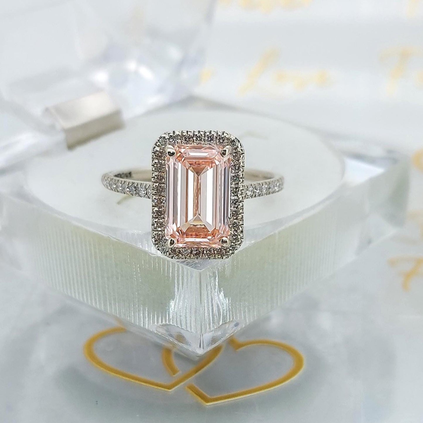 2,7 Karat IGI-zertifizierter Solitär-Verlobungsring mit Smaragd-Labor-Diamant Emerald cut Moissanite engagement ring in 935er Argentium Silber — custom handcrafted by Forever For Love