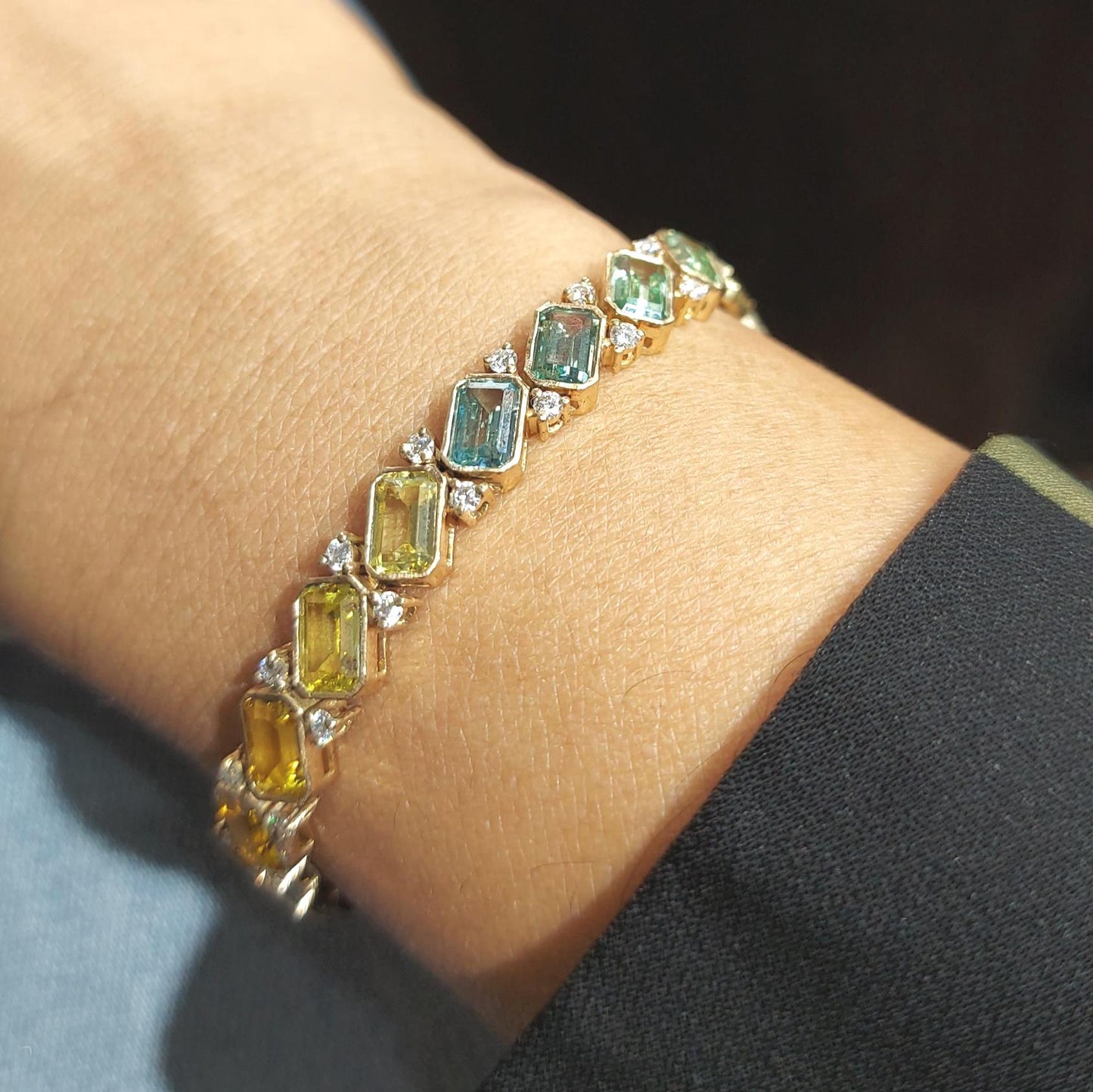 Buntes Tennisarmband 14K Weißgold Baguette- und rundes Tennisarmband, Laborgezüchtetes Armband, Wunderschönes gelbes Diamantarmband Moissanite engagement ring in Gold or Platinum — custom handcrafted by Forever For Love