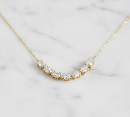 Gebogene ovale Halskette / 14 Karat gebogene 7-Stein-Halskette / Minimalistische Diamantkette / Hochzeits-Braut-Jubiläumsgeschenk für sie