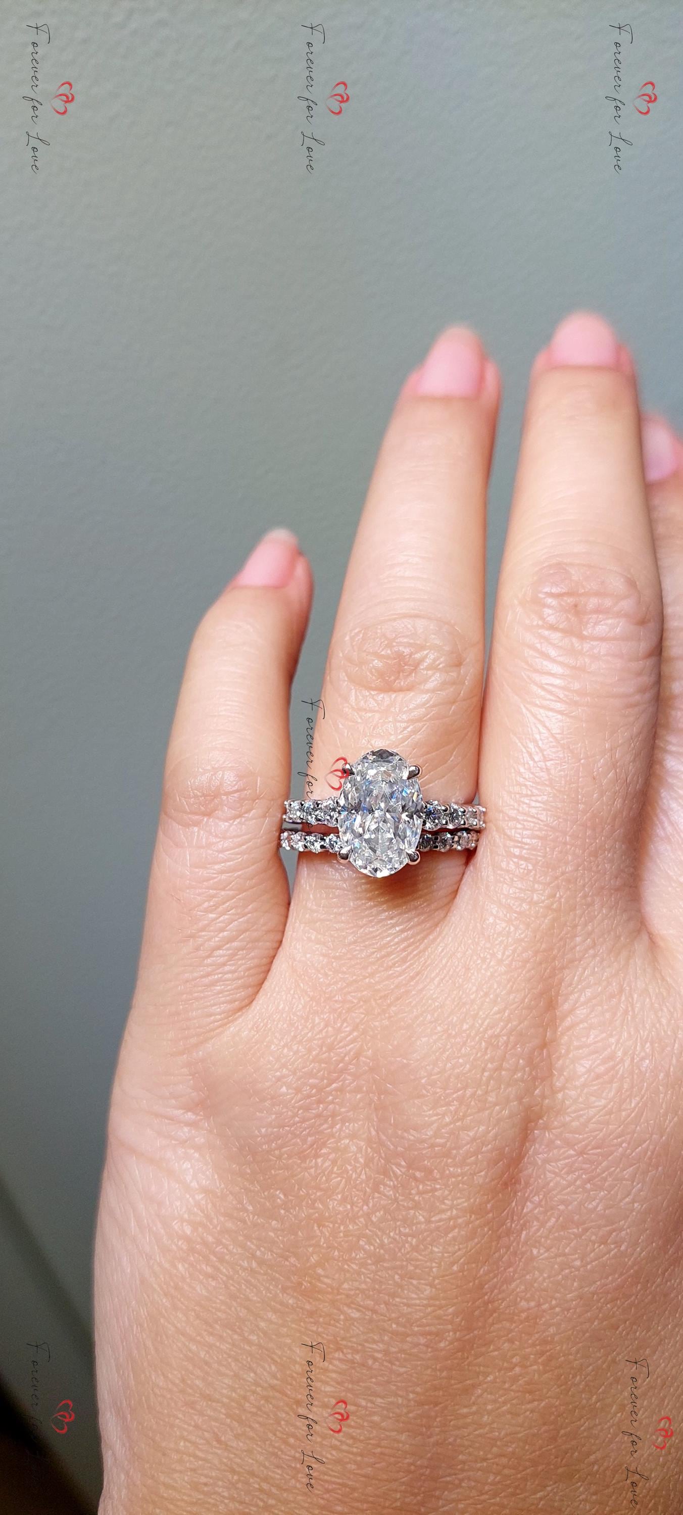 3,5 Karat ovaler Moissanit-Eternity-Ring Oval cut Moissanite engagement ring in 935 Argentium Silber — custom handcrafted by Forever For Love