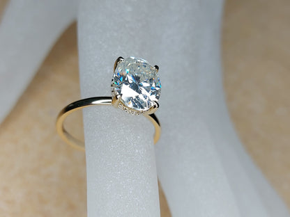 3.0 Ct Oval Moissanite Solitaire Engagement Ring