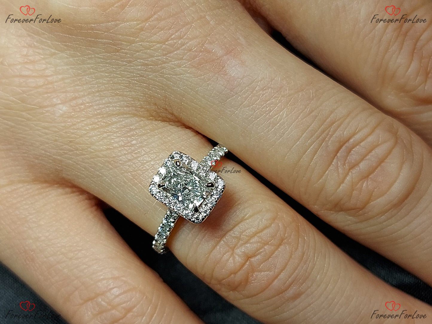 0,7 Karat IGI zertifizierter Radiant Labor-Diamant Halo Verlobungsring Radiant cut Moissanite engagement ring in 935er Argentium Silber — custom handcrafted by Forever For Love