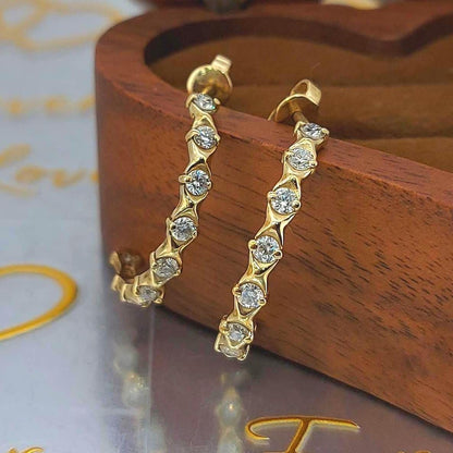 14 Karat Gold Ohrstecker mit runden Diamanten, Einzigartiges Design, Minimalistische Ohrringe, Perfekt für den Alltag, Geschenk für Sie