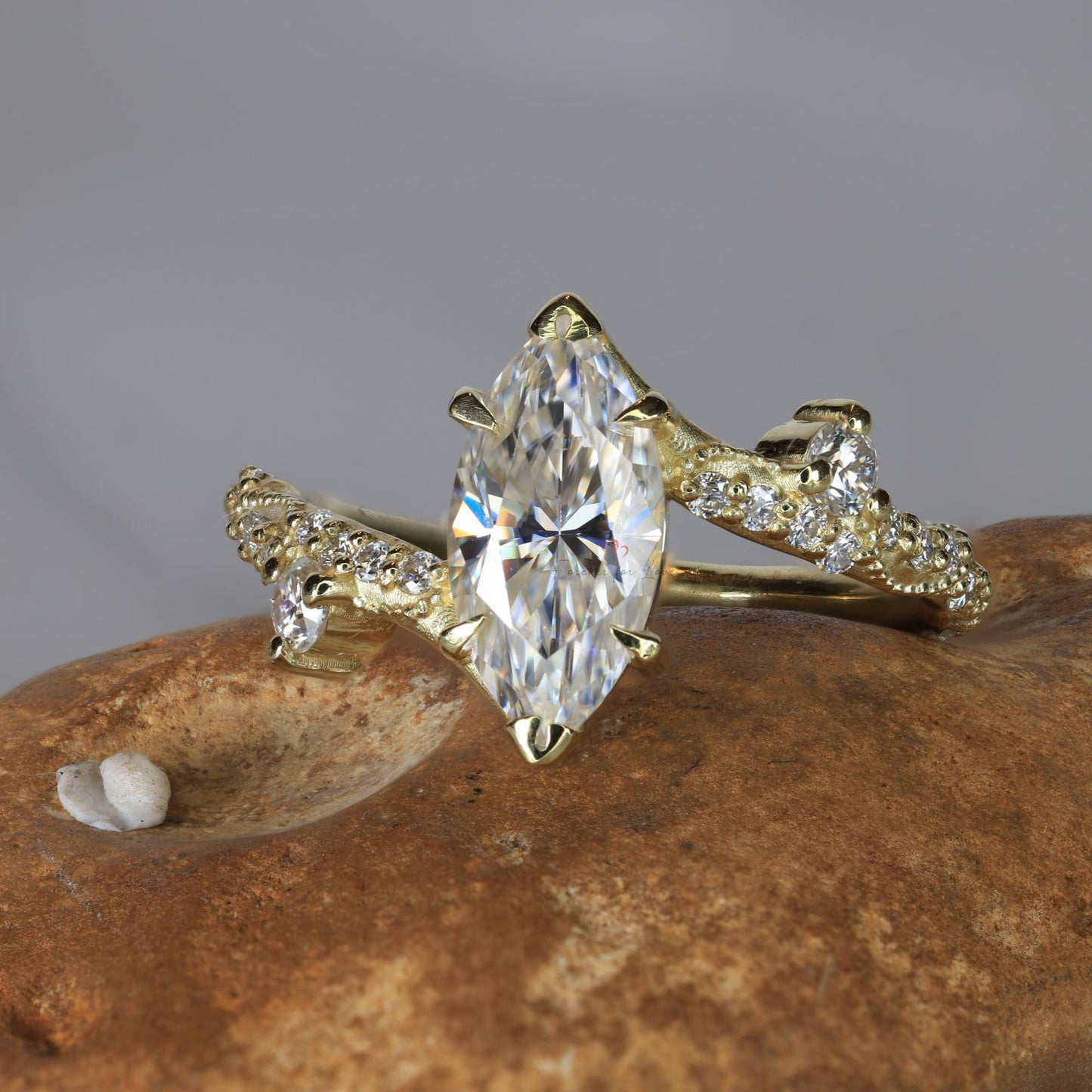 Bague de fiançailles vintage avec diamant de laboratoire taille marquise de 1 carat Marquise cut Moissanite taille brillant engagement ring in Gold or Platinum — custom handcrafted by Forever For Love