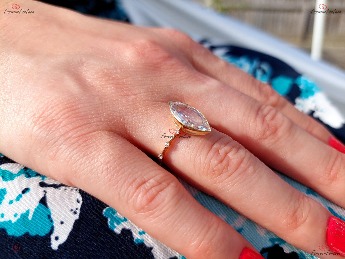 Bague de fiançailles 4 carats avec diamant naturel taille marquise certifié GIA et halo dissimulé Marquise cut Moissanite taille brillant engagement ring in Gold or Platinum — custom handcrafted by Forever For Love