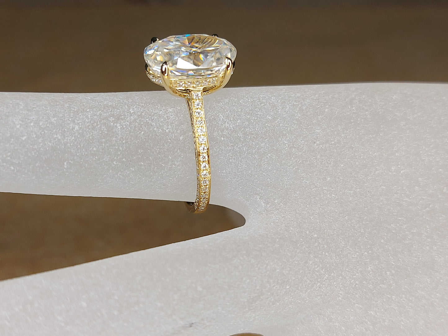 Bague de fiançailles ovale 5 carats avec halo caché Oval cut 1Ct Moissanite taille brillant engagement ring in Gold or Platinum — custom handcrafted by Forever For Love