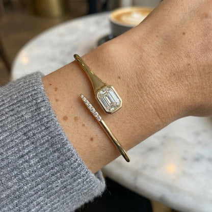 Armreif mit Diamanten im Smaragdschliff, 2,2 Karat E/VVS2 Laborgezüchteter Diamant, 14K Gelbgoldarmband, umweltfreundlicher Diamant, Jubiläumsgeschenk