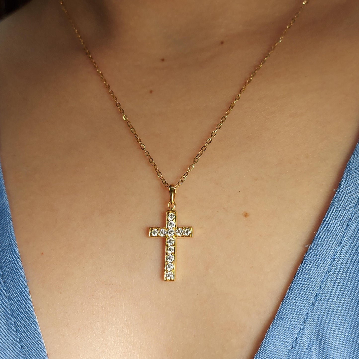 Halskette mit Moissanit-Kreuz aus 14 Karat Massivgold für Damen, Kreuz-Anhänger, religiöser Schmuck, christlicher Glaube Anhänger, Kreuz-Geschenk für Frauen Moissanite engagement ring in Gold or Platinum — custom handcrafted by Forever For Love