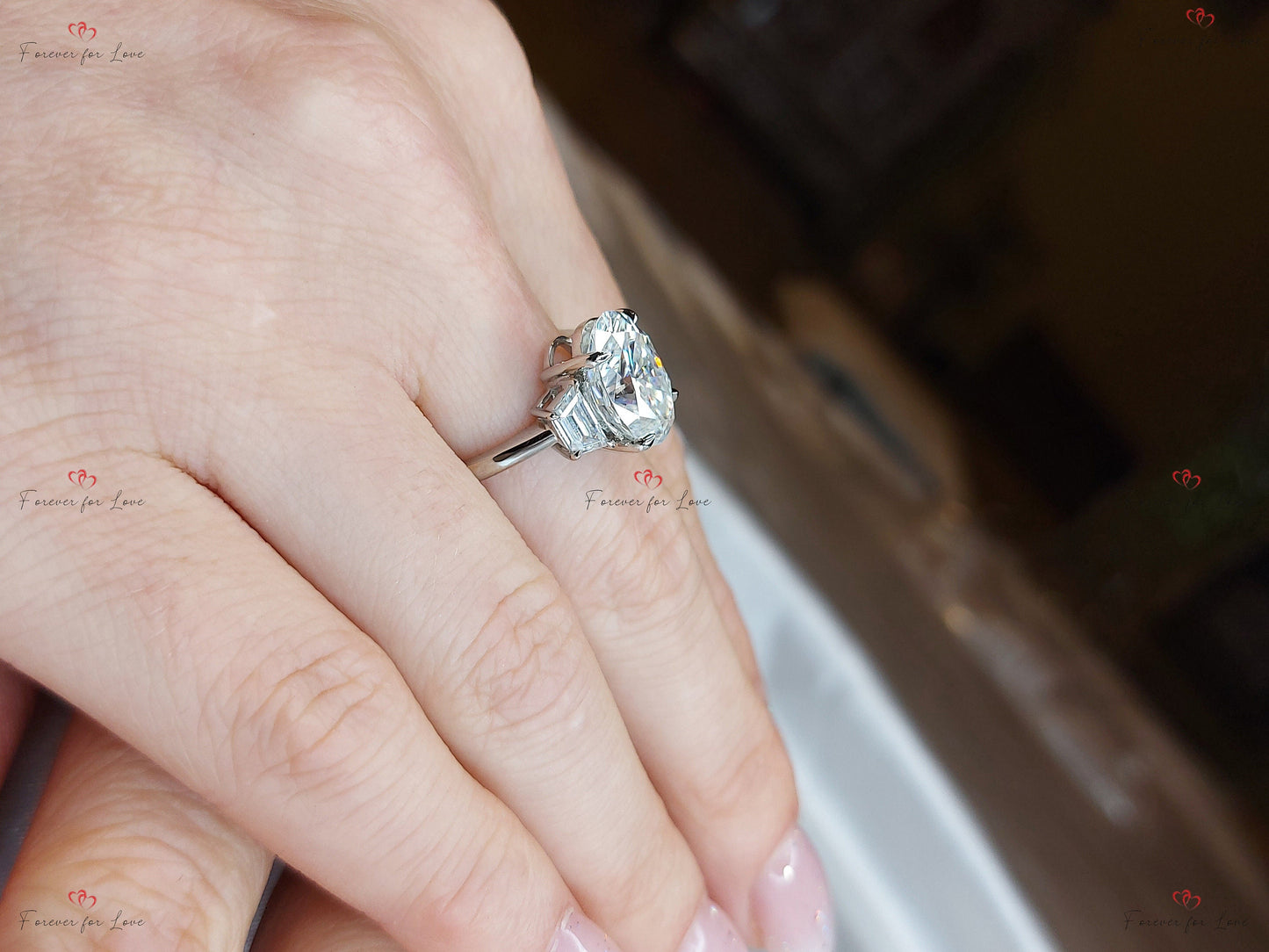 Bague de fiançailles trois pierres en moissanite ovale 4,6 carats avec accents trapèze Oval cut Moissanite engagement ring in Gold or Platinum — custom handcrafted by Forever For Love