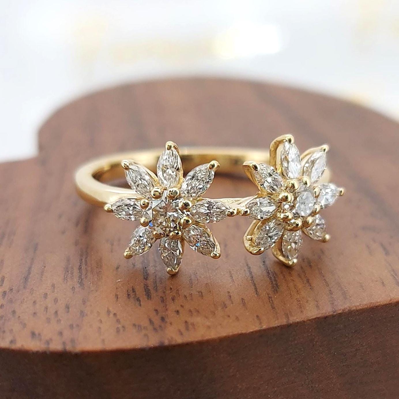 Labordiamantring im Marquiseschliff Marquise cut Moissanite engagement ring in 935er Argentium Silber — custom handcrafted by Forever For Love