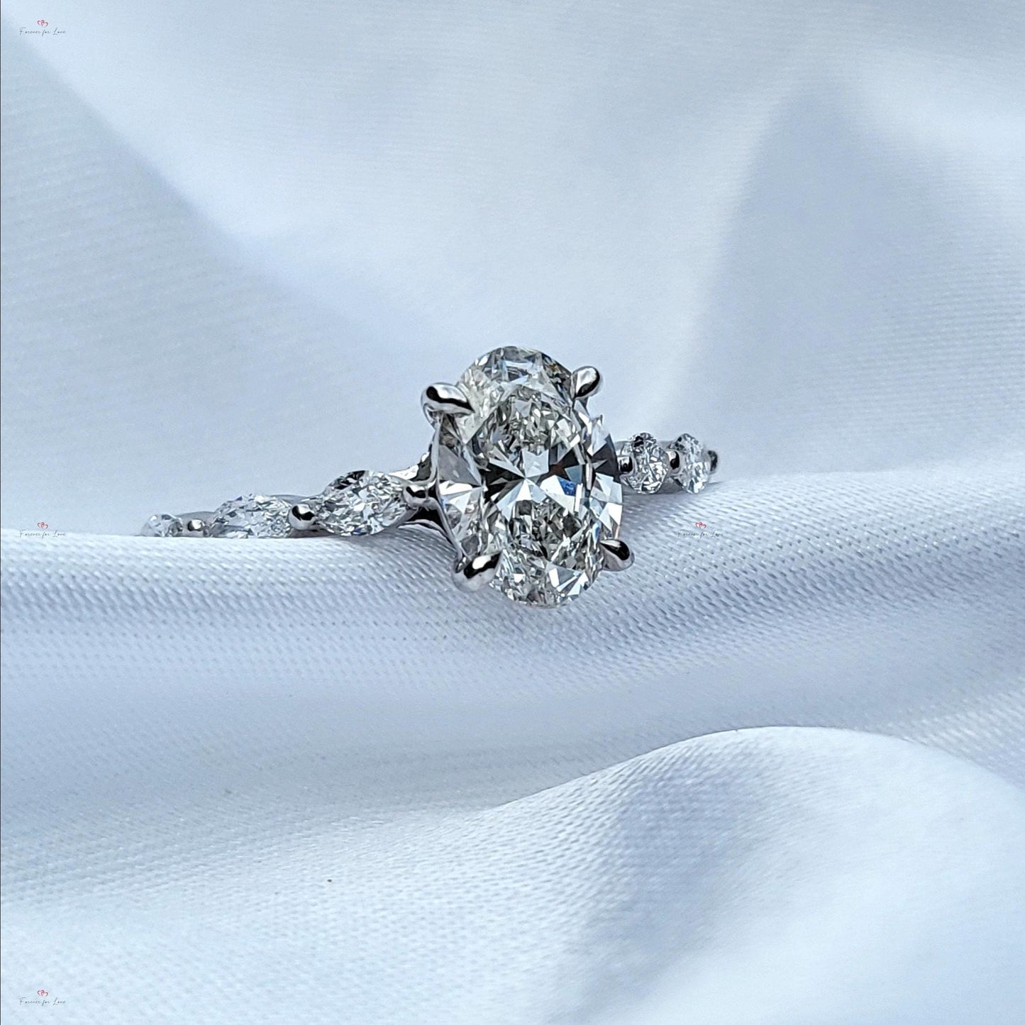 Vintage-Verlobungsring mit ovalem Labor-Diamanten Oval cut Moissanite engagement ring in 935er Argentium Silber — custom handcrafted by Forever For Love