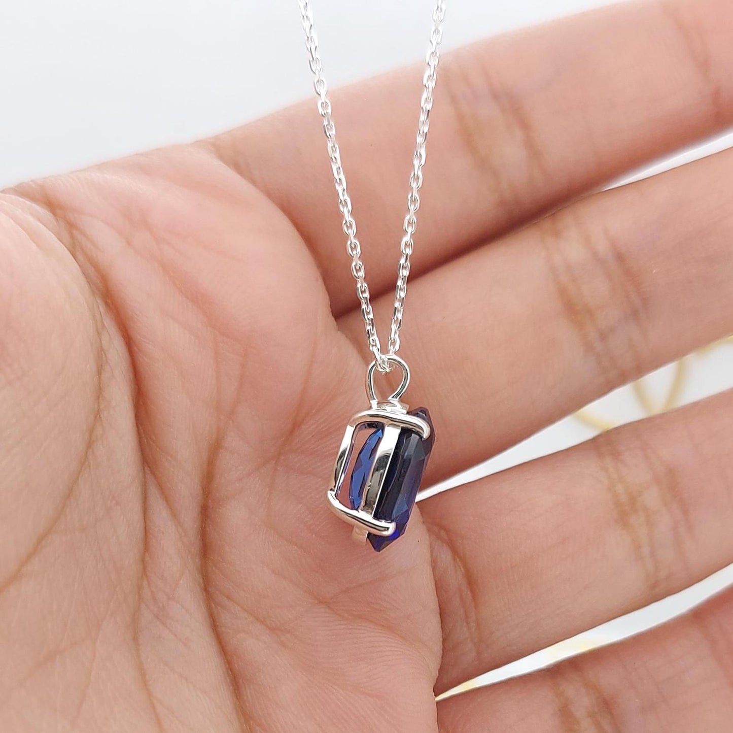 Blauer Saphir Anhänger Halskette 14K Massives Weißgold für Damen Oval Geformte Blaue Saphir Halskette Anhänger, Geburtsstein-Halskette, Perfektes Geschenk Moissanite engagement ring in Gold or Platinum — custom handcrafted by Forever For Love