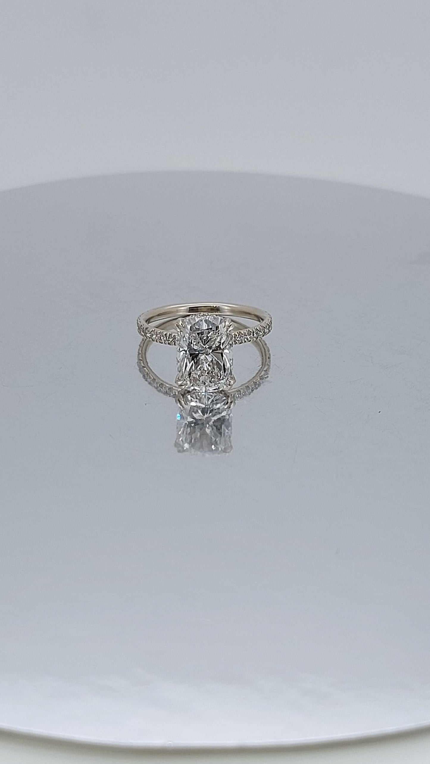 Bague de Fiançailles Solitaire 3 Ct en Diamant de Laboratoire Certifié IGI Taille Coussin Cushion cut 1Ct Moissanite coupe brillante engagement ring in Gold or Platinum — custom handcrafted by Forever For Love