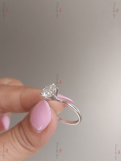 1.6 Ct Round Diamond Solitaire Engagement Ring