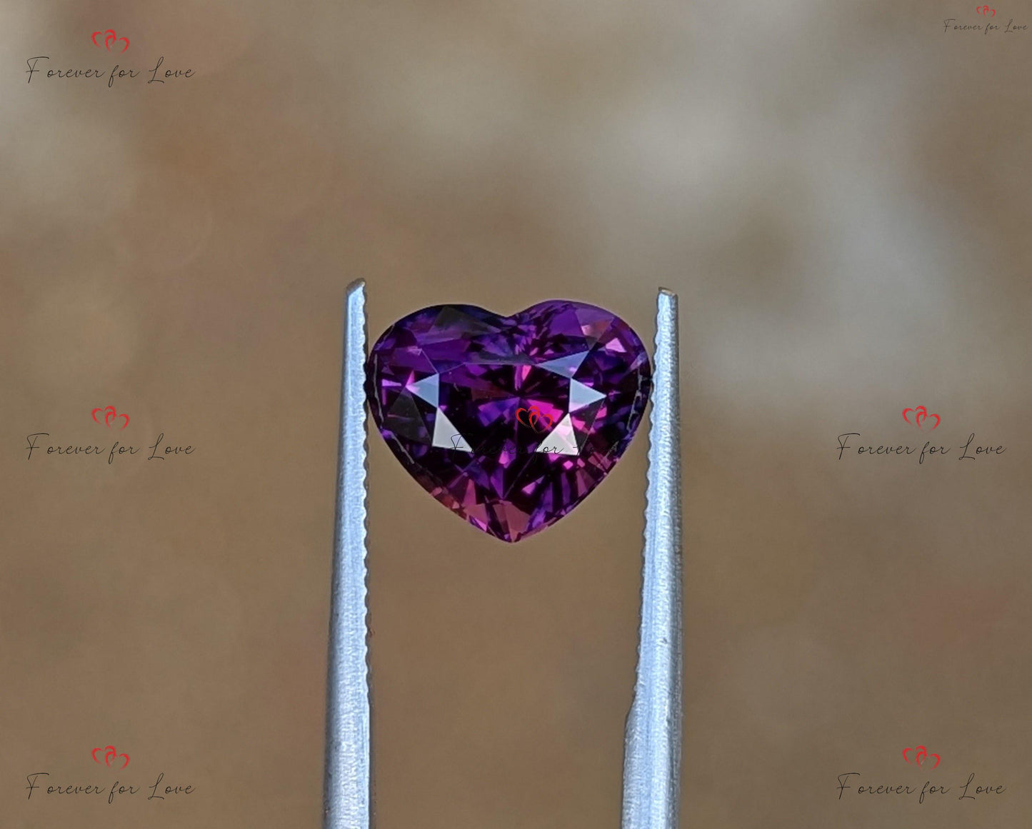 Saphir violet en forme de cœur de 3,17 carats, pierre précieuse naturelle non chauffée et non traitée du Sri Lanka, saphir bicolore violet et bleu Moissanite engagement ring in Gold or Platinum — custom handcrafted by Forever For Love