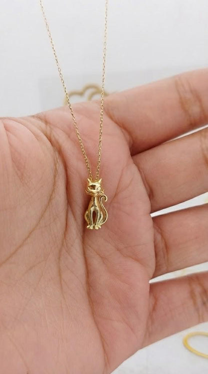 Massive Goldkatzenhalskette, 14k Gelbgold, zierlicher minimalistischer Katzenanhänger, zierliche Damenhalskette, besonderes Geschenk für sie.
