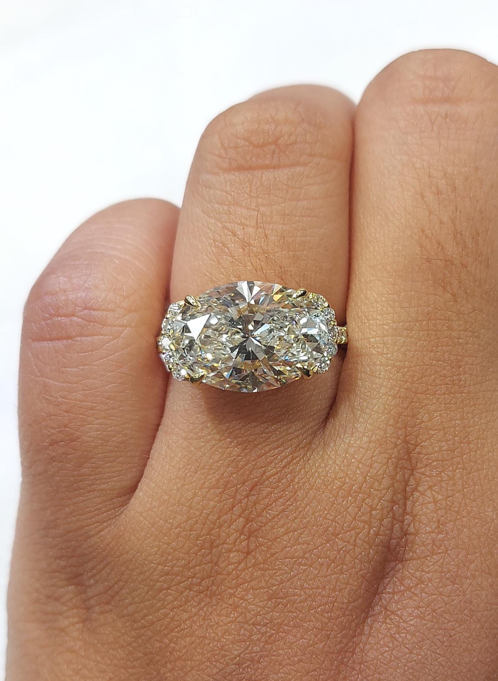 5.5ct East West Oval, E / VVS2 Clarity IGI Certified Lab Diamond Solitaire Engagement Ring Side Round Stones 14k Solid Gold Perfect Gift