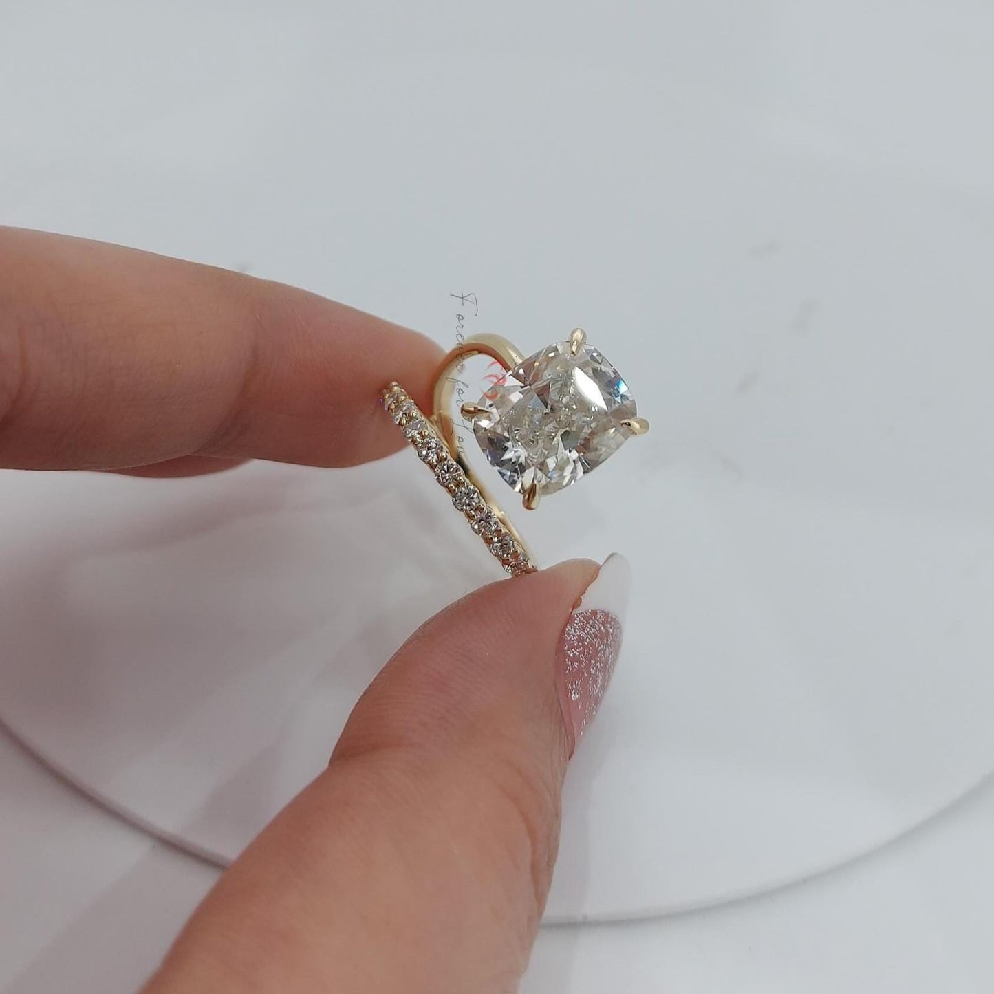 3,5 Karat IGI zertifizierter Cushion Labordiamant Halo Verlobungsring Cushion cut Moissanite engagement ring in 935er Argentium Silber — custom handcrafted by Forever For Love